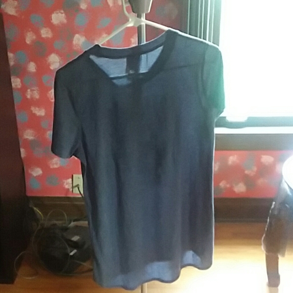 Earth with hands shirt - Picture 4 of 4